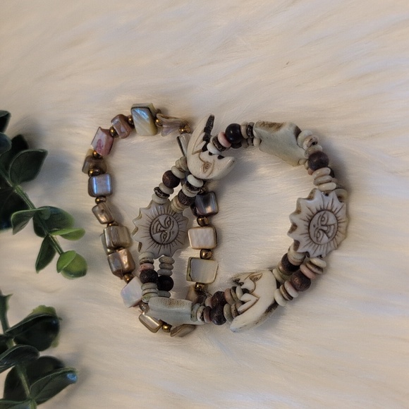 Lot of 2 Boho stretch beaded bracelets. - Picture 4 of 4